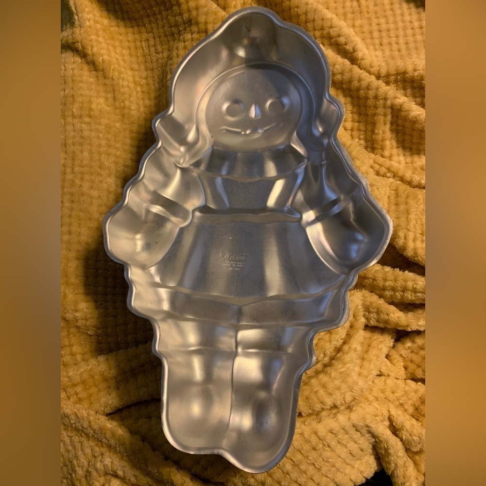 RAGGEDY ANN DOLL Cake Pan. Good used condition. - Picture 2 of 2
